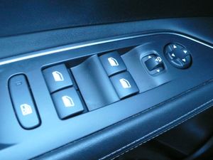 Peugeot 3008 Hybrid 1.6 HYBRID 225 Allure Aut. - Foto 39