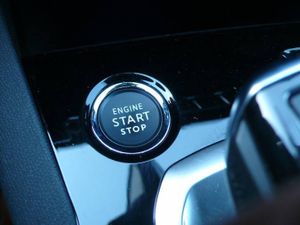 Peugeot 3008 Hybrid 300 e-EAT8 GT 5 Puertas  - Foto 26