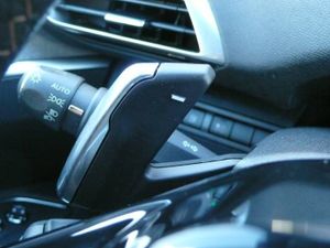 Peugeot 3008 Hybrid 300 e-EAT8 GT 5 Puertas  - Foto 31