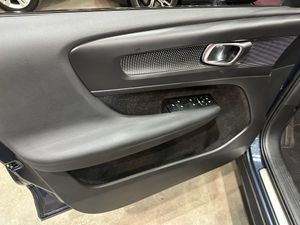 Volvo XC40 1.5 T4 Twin Recharge R-Design Auto - Foto 14