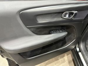 Volvo XC40 1.5 T4 Twin Recharge Inscription Auto - Foto 13