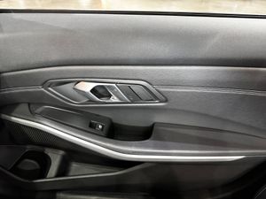 BMW Serie 3 318d Touring - Foto 15