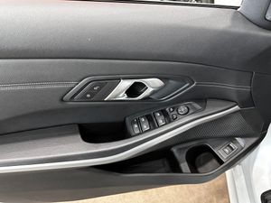 BMW Serie 3 318d Touring - Foto 14