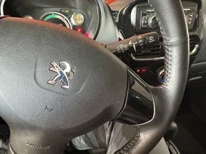 Peugeot iOn - - Foto 17