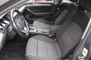 Volkswagen Passat Variant R-Line 2.0 TDI 140kW (190CV) DSG - Foto 8
