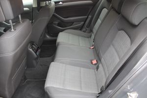 Volkswagen Passat Variant R-Line 2.0 TDI 140kW (190CV) DSG - Foto 9