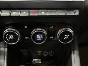 Renault Captur RS Line TCe 160 EDC - Foto 23