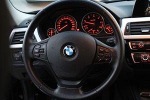 BMW Serie 3 318d Touring - Foto 24