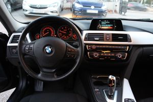 BMW Serie 3 318d Touring - Foto 13