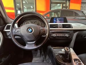 BMW Serie 3 316d Touring - Foto 13