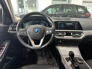 BMW Serie 3 330e - Foto 12