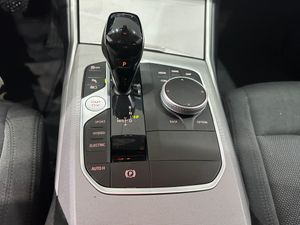 BMW Serie 3 330e - Foto 23