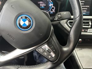 BMW Serie 3 330e - Foto 17