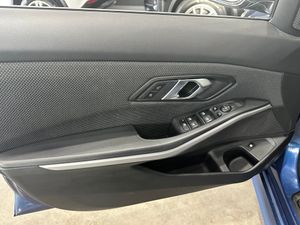 BMW Serie 3 330e - Foto 13