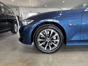 BMW Serie 3 330e - Foto 25