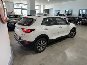 Kia Stonic 1.0 T-GDI 100CV MHEV IMT CONCEPT SUV - Foto 6