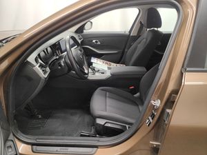 BMW Serie 3 320I 190CV AUTO FAMILIAR - Foto 4