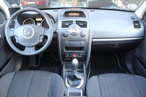 Renault Megane II Familiar 1.6 i 111 cv - Foto 10