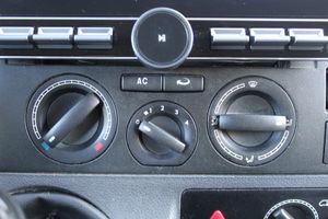 Volkswagen Multivan 2.5 TDI 130CV - Foto 18