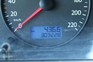 Volkswagen Multivan 2.5 TDI 130CV - Foto 23