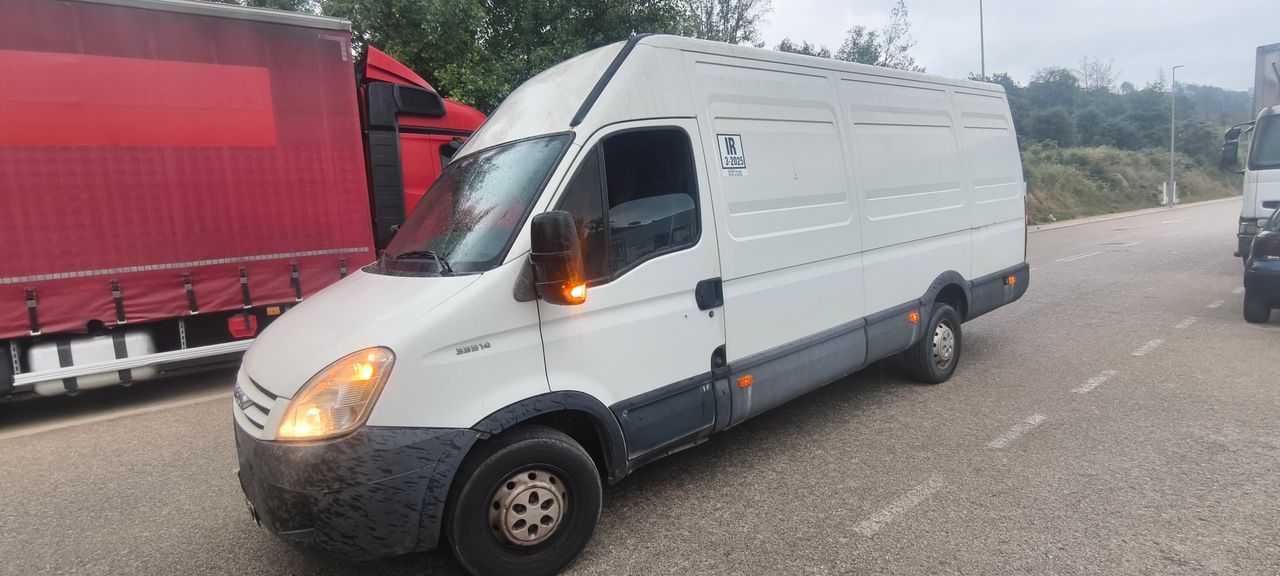 Iveco Daily 35s14 Con furgón isotermo  - Foto 1