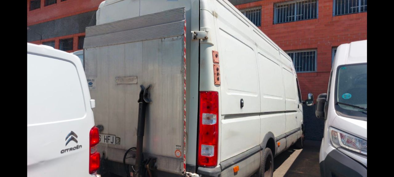 Iveco Daily 35c15furgón largo frigorífico con puerta elevadora posterior    - Foto 1