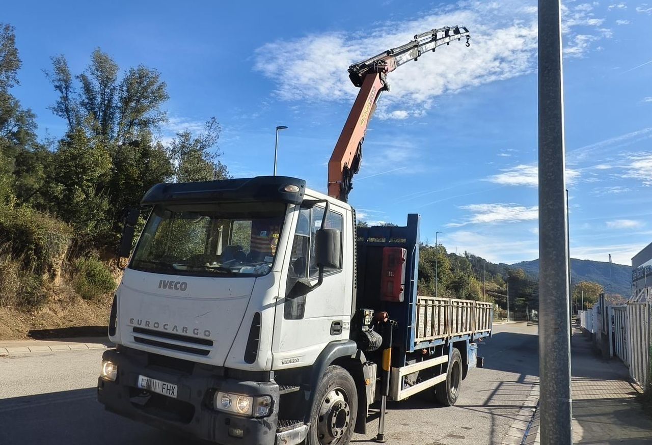 Iveco Eurocargo 120e24 GRUA PALFINGER 5 SALIDAS HIDRAULICAS  - Foto 1