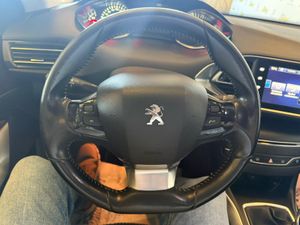 Peugeot 308 5p Allure 2.0 BlueHDi 150 SE PUEDE VER Y PROBAR EN SENRA SPORT (PEUGEOT) DUMBRIA - Foto 17