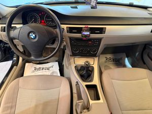 BMW Serie 3 318d - Foto 12