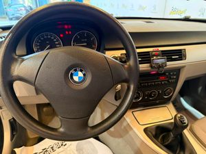 BMW Serie 3 318d - Foto 8