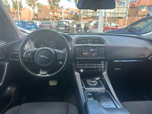 Jaguar F-Pace 2.0 D   - Foto 17