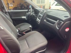 Kia Sportage 2.0 CRDI   - Foto 24