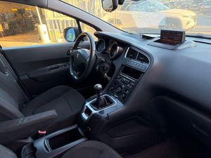 Peugeot 5008 5008 Access 1.6 HDi 110 7 plazas  - Foto 29