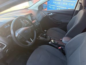 Ford Focus Berlina Black&Red Edition 1.5 EcoBoost 182 CV Auto-Start-Stop  - Foto 19
