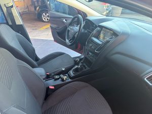 Ford Focus Berlina Black&Red Edition 1.5 EcoBoost 182 CV Auto-Start-Stop  - Foto 27