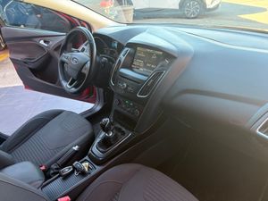 Ford Focus Berlina Black&Red Edition 1.5 EcoBoost 182 CV Auto-Start-Stop  - Foto 25