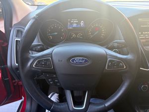 Ford Focus Berlina Black&Red Edition 1.5 EcoBoost 182 CV Auto-Start-Stop  - Foto 16