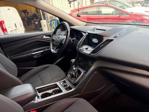 Ford Kuga ST-Line 1.5 TDCi Auto-Start-Stop 88 kW  - Foto 25