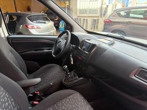 Opel Combo Tour Selective 1.6 CDTI 105 CV Stop&Start  5 plazas  - Foto 21