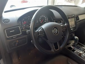 Volkswagen Touareg 3.0L TdV6 AWD Automático    - Foto 8