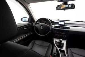 BMW Serie 3 318 i 2.0 129 cv   - Foto 17