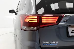 Mitsubishi Outlander PHEV 2.4 KAITEKI+ 4WD 224cv   - Foto 48