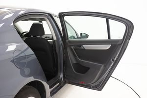 Volkswagen Passat BLUEMOTION 2.0 TDI 140 cv   - Foto 14