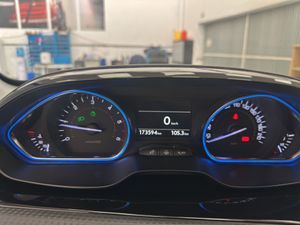Peugeot 2008 Allure 1.6 BlueHDi 73KW (100CV)  - Foto 25
