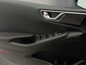 Hyundai IONIQ 1.6 GDI HEV Klass DCT  - Foto 13
