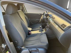 Volkswagen Passat 2.0 TDI 140 Advance Plus BlueMotion Tech  - Foto 19