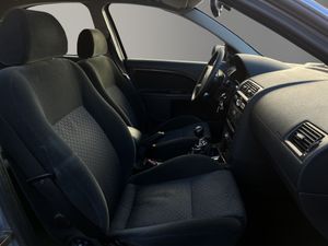 Ford Mondeo 2.0 TDCi Ghia  - Foto 18