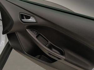 Ford Focus 1.6 TDCi 115cv Trend  - Foto 18