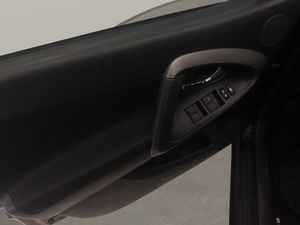 Toyota Rav4 2.2 D-4D Active 4x2  - Foto 13