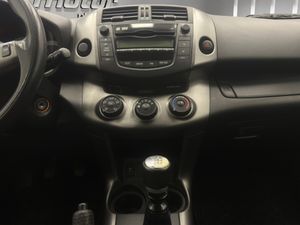 Toyota Rav4 2.2 D-4D Active 4x2  - Foto 17
